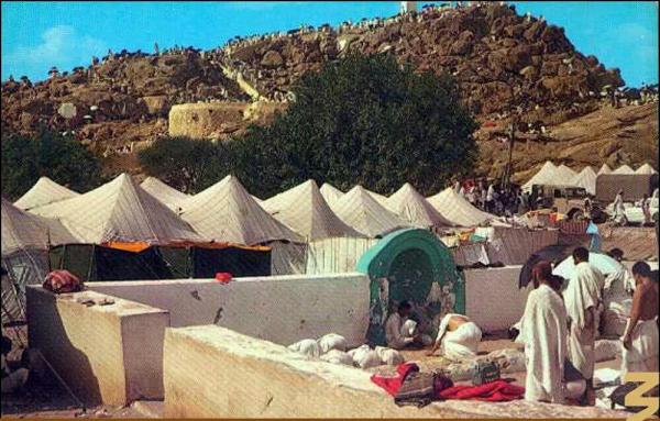 مسجد الصخرات  ..  على صعيد عرفات عنده نزلت "اليوم أكملت لكم دينكم"