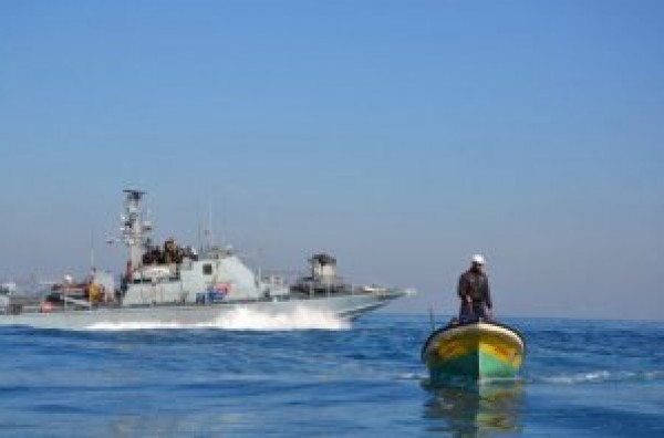 البحرية الإسرائيلية تقصف قوارب الصيادين في عرض بحر غزة