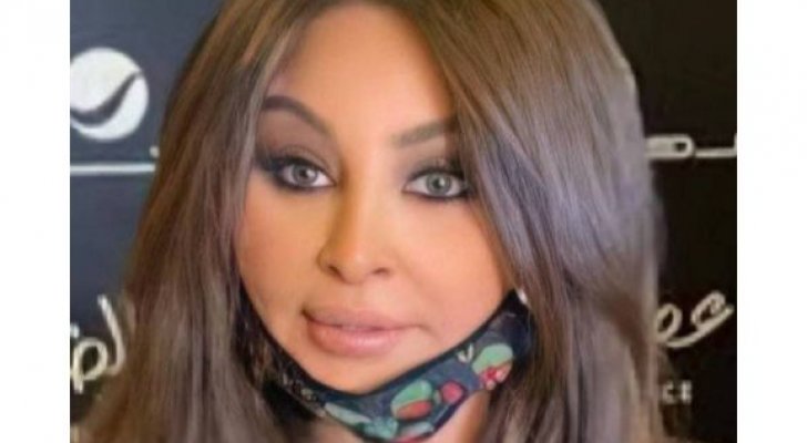 بالفيديو  ..  إليسا تغني في السعودية وتظهر بملامح مختلفة كليا
