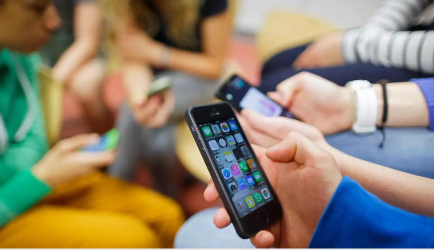 رقابة ذكية ..  إنستغرام يُشرك أولياء الأمور في حماية المراهقين