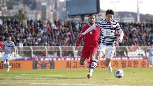كوريا الجنوبية تفوز على لبنان وتقترب من التأهل إلى مونديال قطر (فيديو)