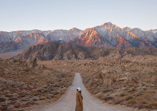 السفر منفرداً: اكتشاف الذات والحرية الكاملة في كل وجهة