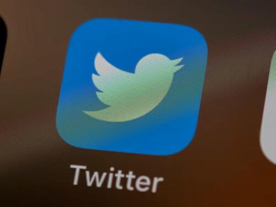 تويتر تلغي ميزة التوثيق وتمنحها لمشتركي "بلو"