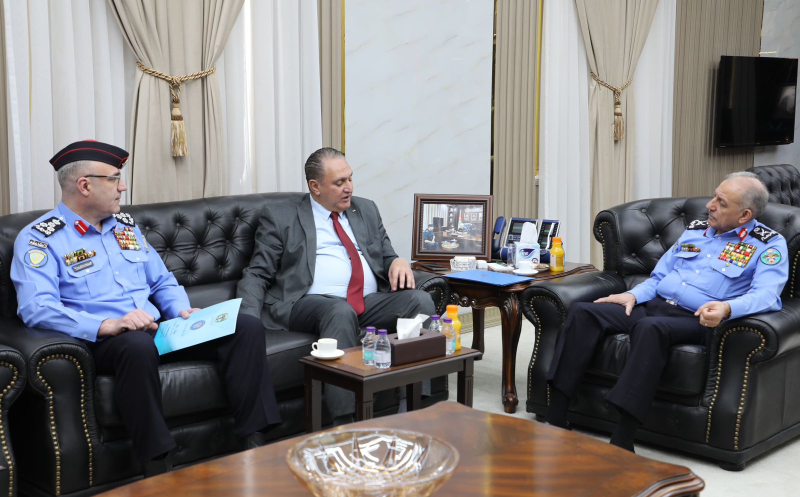 وزير البيئة ومدير الأمن العام يبحثان تنفيذ استراتيجية النظافة والحد من الإلقاء العشوائي للنفايات