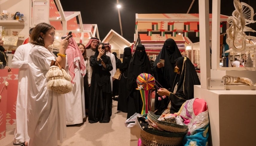 الركن الإماراتي في "بنان" ..  رحلة تراثية تجمع بين الأصالة والابتكار