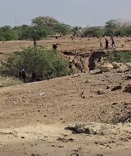 الدفاع المدني يواصل البحث عن المواطن "حماد الظلام" المفقود جراء السيول في البحر الميت