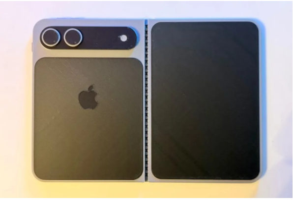 نسخ وهمية من (آيفون فولد) تصل إلى المستخدمين