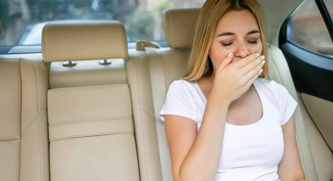 السبب الحقيقي وراء الشعور بالغثيان في السيارة  