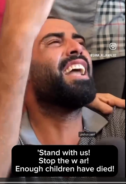 "أنهوا الحرب بيكفي دم "  ..  صرخات فلسطيني بعد استشهاد عائلته بـمجزرة النصيرات - فيديو 