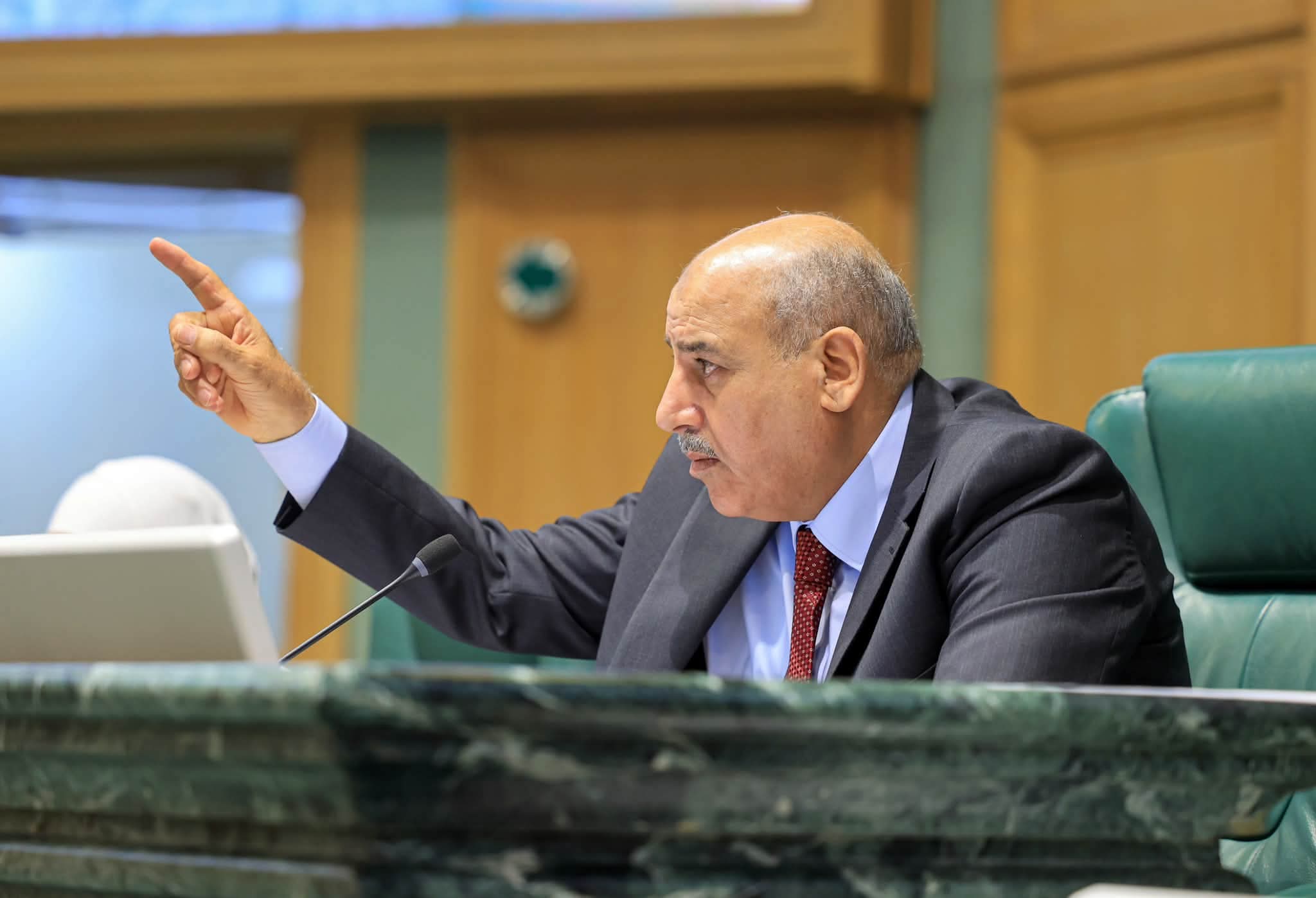 "اللي مش عاجبه المجلس يستقيل" ..  توتر تحت القبة وتجاذبات حادة حول "الإدارة المحلية" واتهامات للجنة الإدارية - تفاصيل