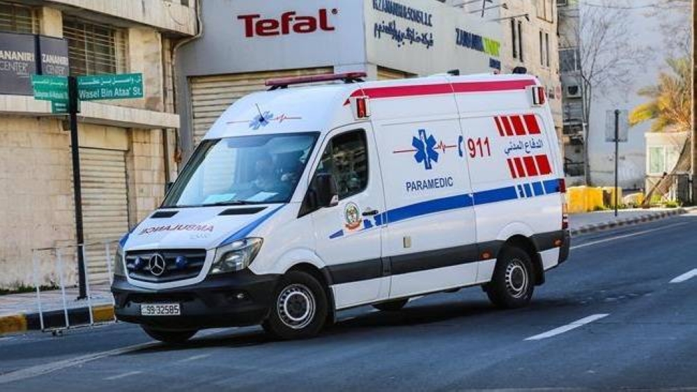 وفاة وعدة إصابات إثر حادث تصادم بين مركبتين في مادبا
