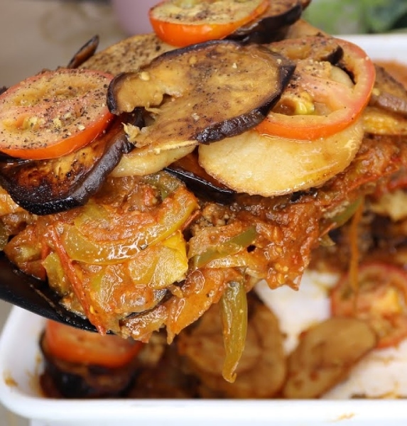 طريقة عمل صينية المسقعة (الباذنجان) باللحم