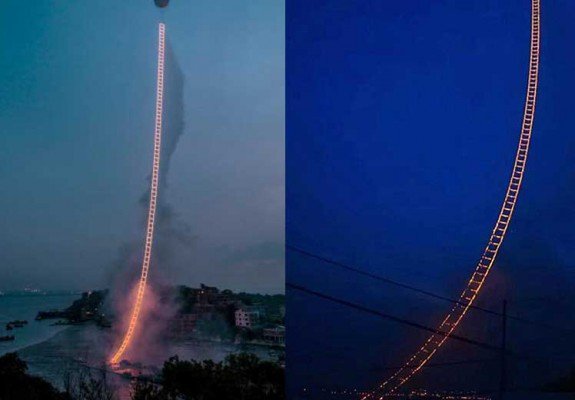 شاهد ..  سلم ناري يشق طريقه نحو سماء الصين في مشهد إبداعي