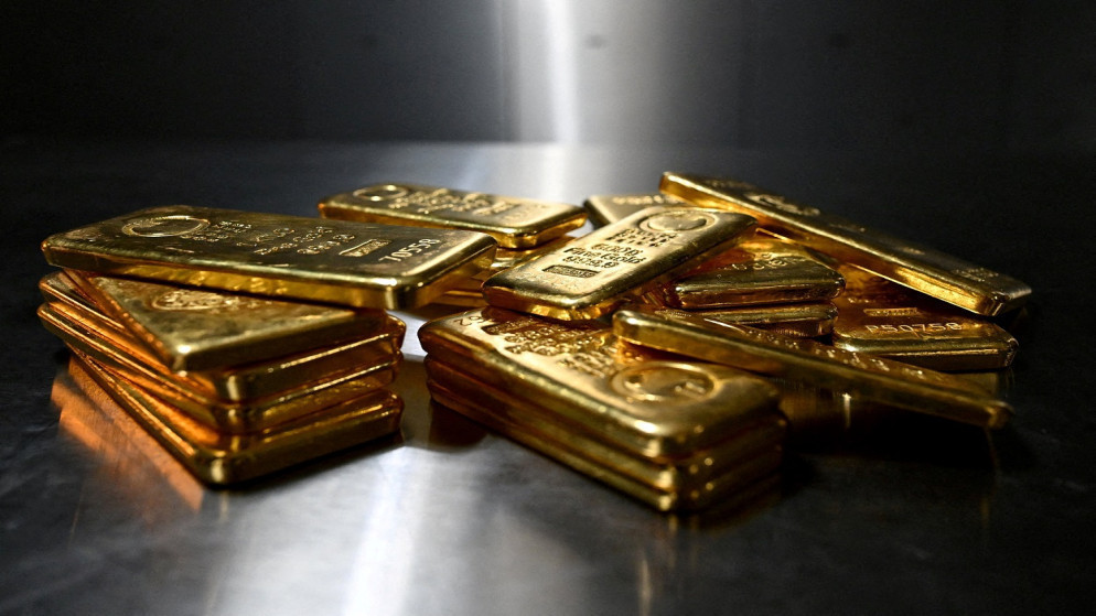 الذهب ينخفض مع انحسار آمال تراجع التضخم بفعل تصعيد الشرق الأوسط