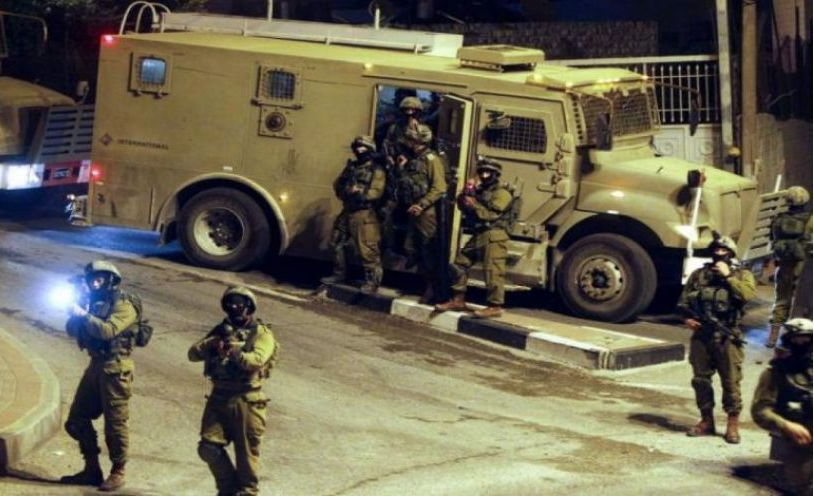 الاحتلال يعتقل 10 مواطنين بالضفة