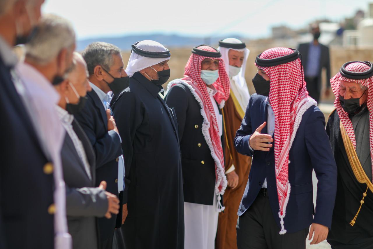 ولي العهد يلتقي بعدد من وجهاء لواء البتراء في منزل الشيخ عطاالله السعيدات