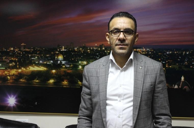 الاحتلال يفرض الحبس المنزلي على محافظ القدس تمهيدا لمحاكمته