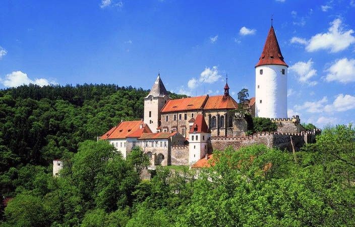 بالصور ..  تعرف على قلعة كريفوكلات  ..  تجربة قوطية مميزة في التشيك 