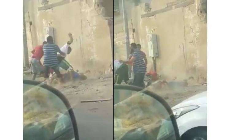 فيديو: في جدّة  ..  اعتداء وحشي بالطوب على رجل حتى سقط مغشياً عليه!