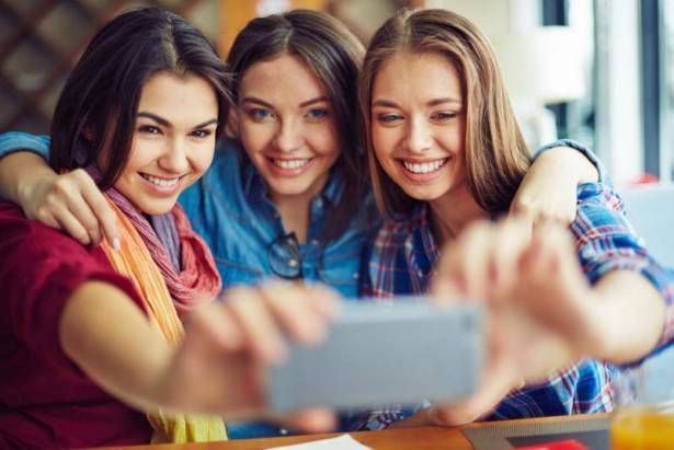 احذروا "السيلفي" تسبب نوع خطير من الامراض