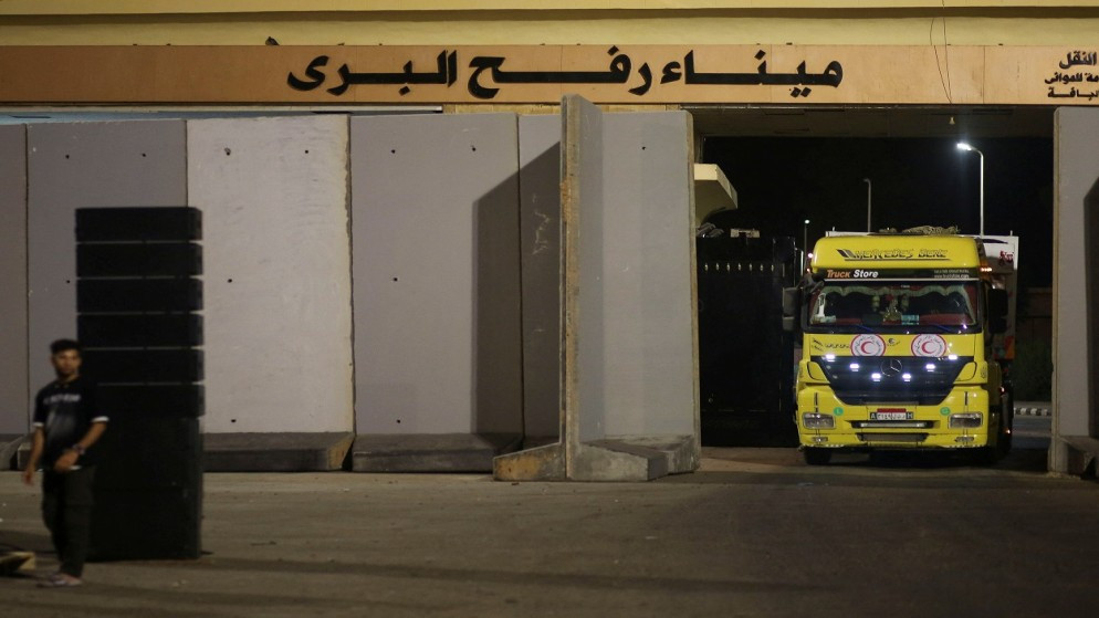 بدء دخول شاحنات الوقود والغاز إلى غزة بعد عامين من الحصار الإسرائيلي