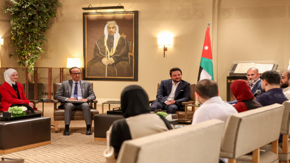 ولي العهد يستقبل أعضاء مجلس شبكة خريجي برنامج "خطى الحسين"