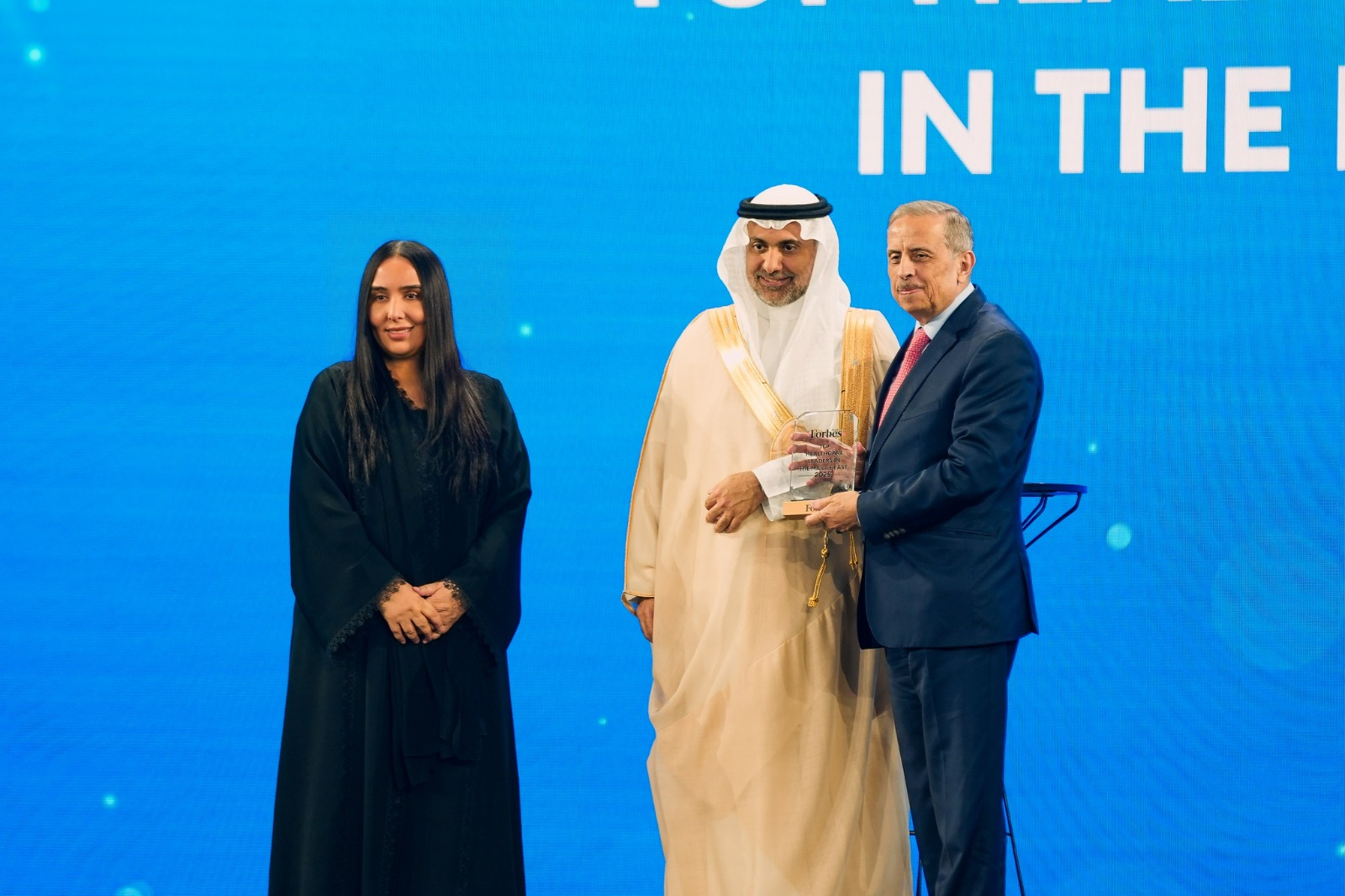 وزير الصحة السعودي يكرم الدكتور فوزي الحموري لاختياره ضمن قائمة أقوى القيادات الصحية في الشرق الأوسط 