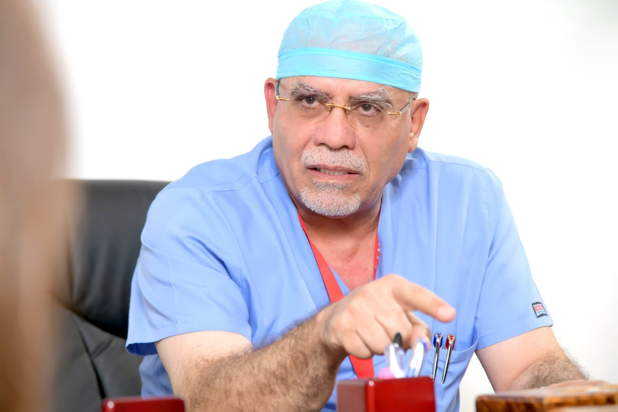 الدكتور محمد خريس قصة نجاح ابهرت العالم  ..  ومستشفى الكندي ثمرة نجاحه