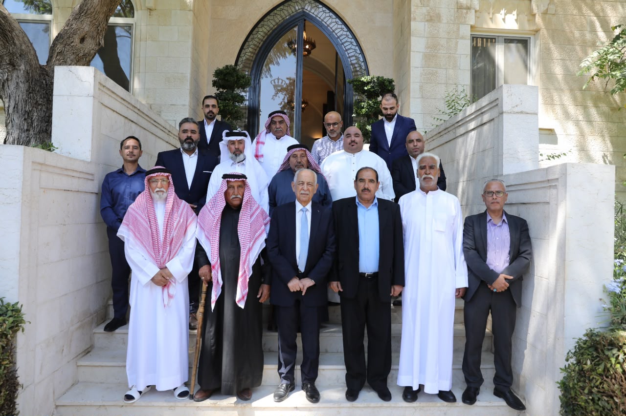  وفد من عشيرة العزي يزور الديوان الملكي الهاشمي تأكيدًا للولاء والانتماء للأردن وقيادته 