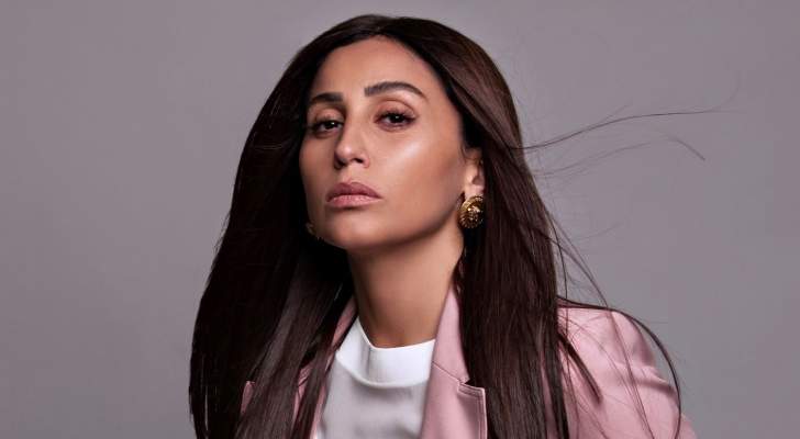 بوزن أقل وشعر قصير جداً  ..  أول ظهور لـ"دينا الشربيني" بعد انفصالها عن عمرو دياب