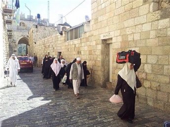 الفرحة تغمر المصلين الغزيين لدى دخولهم القدس
