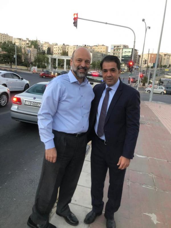 Ø±Ø¦ÙØ³ Ø§ÙÙØ²Ø±Ø§Ø¡ ÙÙØ²Ø¹ Ø§ÙØªÙØ± Ù Ø§ÙÙØ§Ø¡ Ø¹ÙÙ Ø§Ø­Ø¯Ù Ø§ÙØ§Ø´Ø§Ø±Ø§Øª ÙÙ Ø¹ÙØ§Ù ÙÙØª Ø§Ø°Ø§Ù Ø§ÙÙØºØ±Ø¨