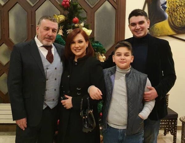 حمزة ابن وائل رمضان وسلاف فواخرجي يعلق على انفصالهما!