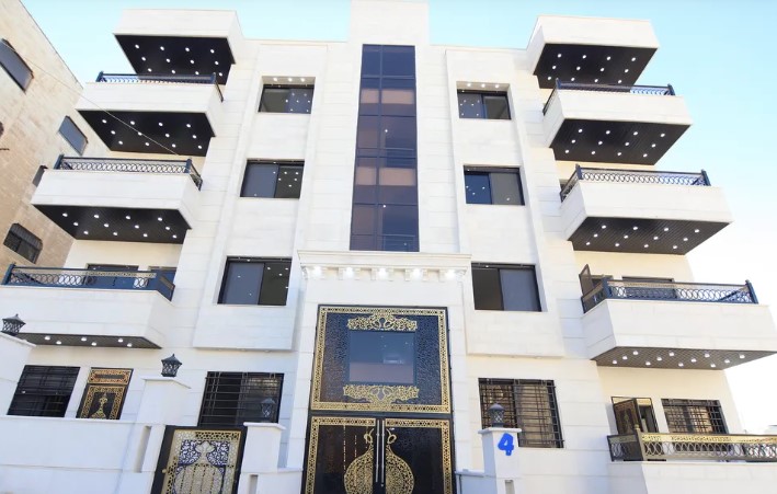 شقة طابق اول للبيع في الجبيهة بتشطيبات مميزة وسعر مناسب من المالك