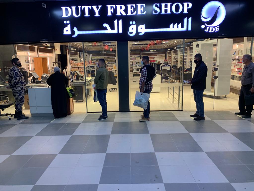 وفق أعلى معايير السلامة والشروط الصحية الصارمة ..  "الأسواق الحرة" تستقبل زبائنها مجدداً عبر المنافذ الحدودية المتعددة