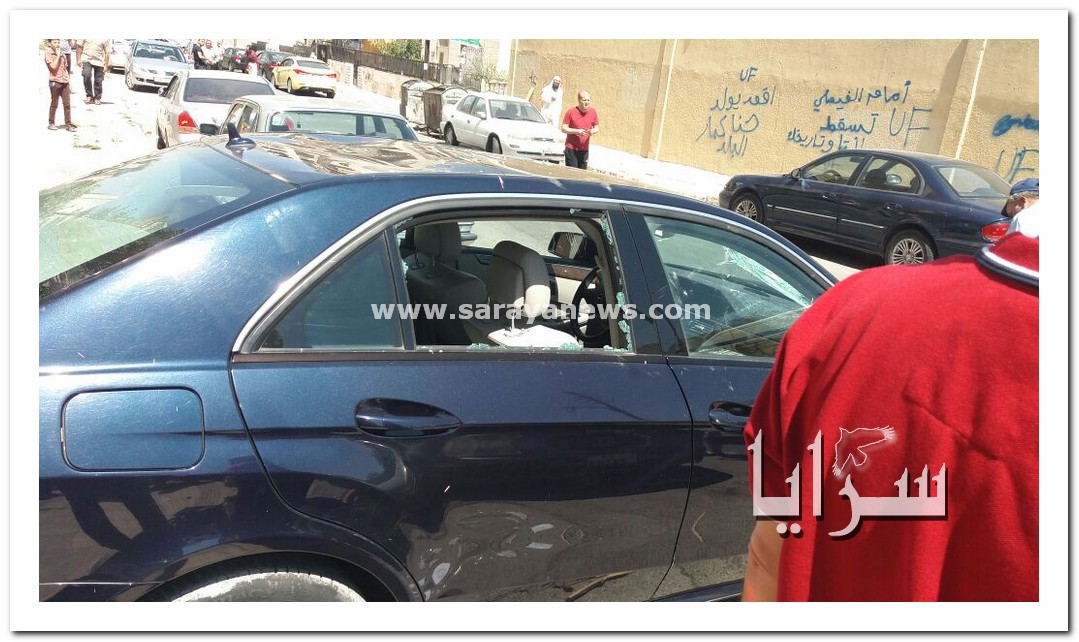 انصار احد المرشحين يعتدون بالضرب على النائب موسى الوحش و يحطمون سيارته ..  صورة