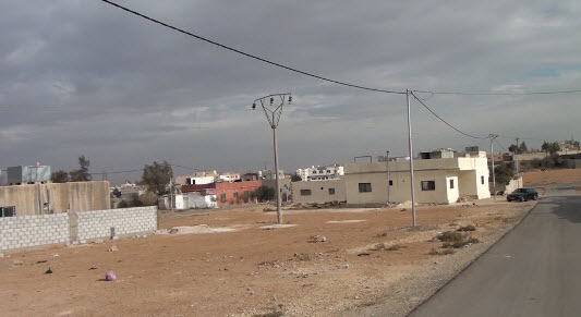 شكاوى من تدفق مياه آسنة لوادي حي الحسين بالمفرق 