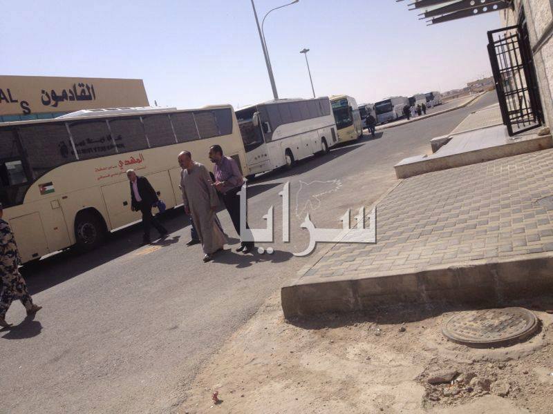 بالصور  ..  مركز جمرك المدورة : أزمة خانقة منذ أيام وتعطيل للقادمين والمعتمرين العائدين