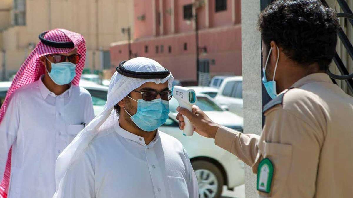 السعودية تشترط التحصين لدخول المنشآت وتقرر عودة التعليم حضوريًا