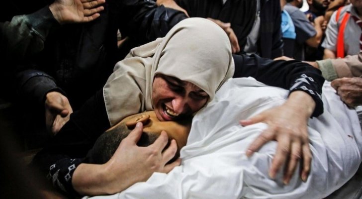 استشهاد أم فلسطينية وأطفالها الثلاثة يرفع حصيلة العدوان على غـ زة