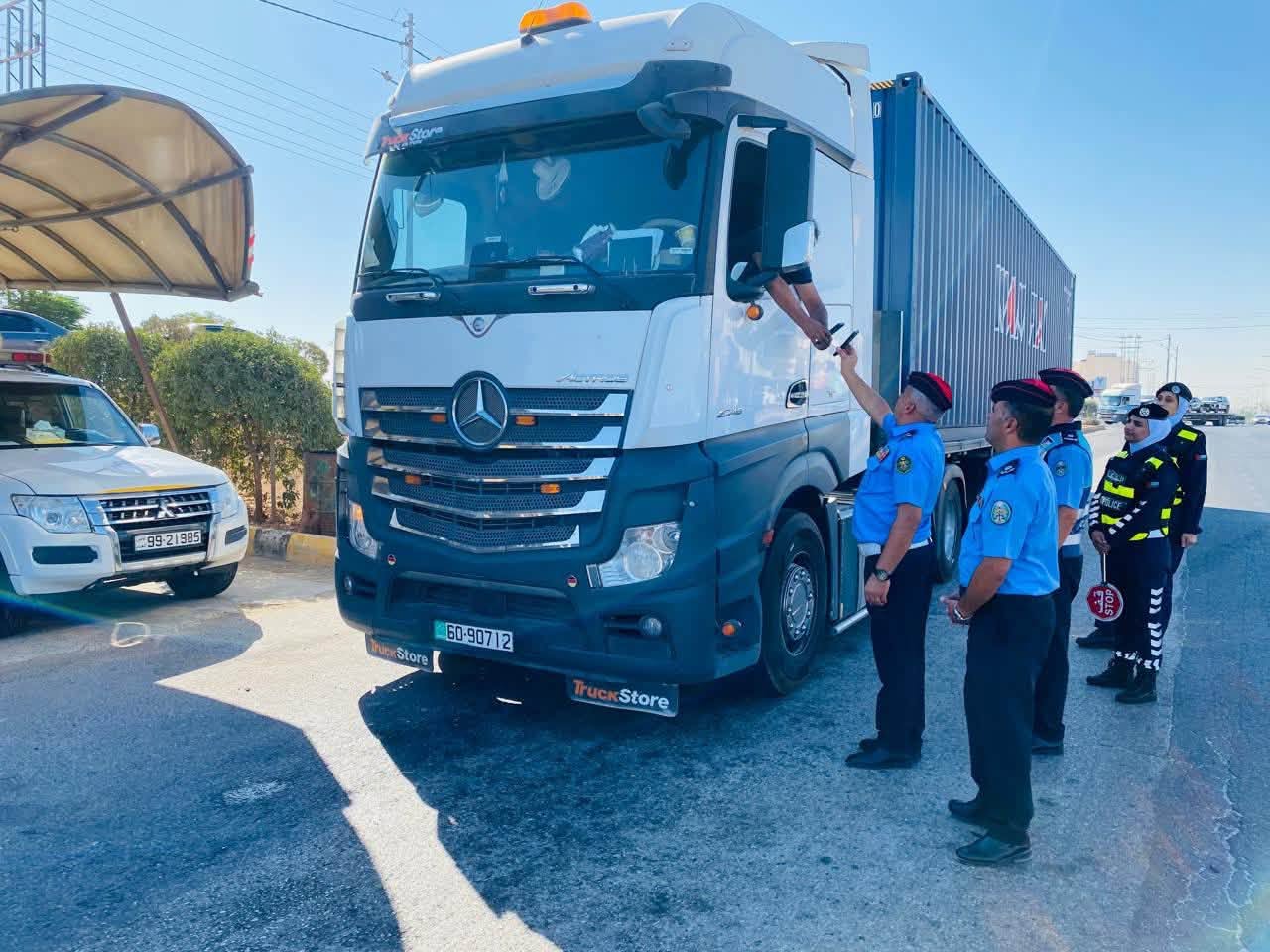 الدوريات الخارجية تطلق حملة تستهدف سائقي مركبات الشحن