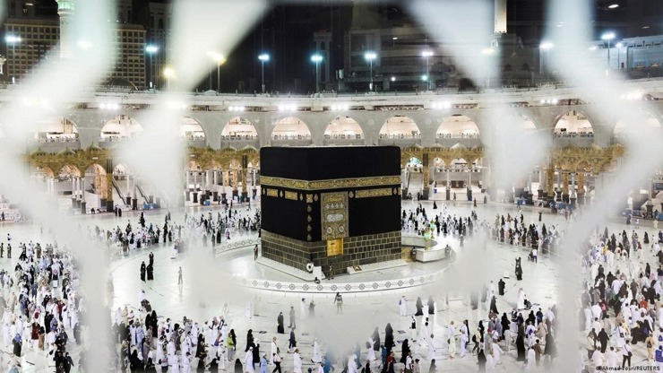 بعد 14 عاما من التوقف ..  السعودية تعيد فتح باب العمرة للسوريين