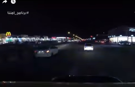 بالفيديو ..  لحظة مطاردة الامن السعودي لسيارة مطلوبين و اعتقالهم وسط الشارع