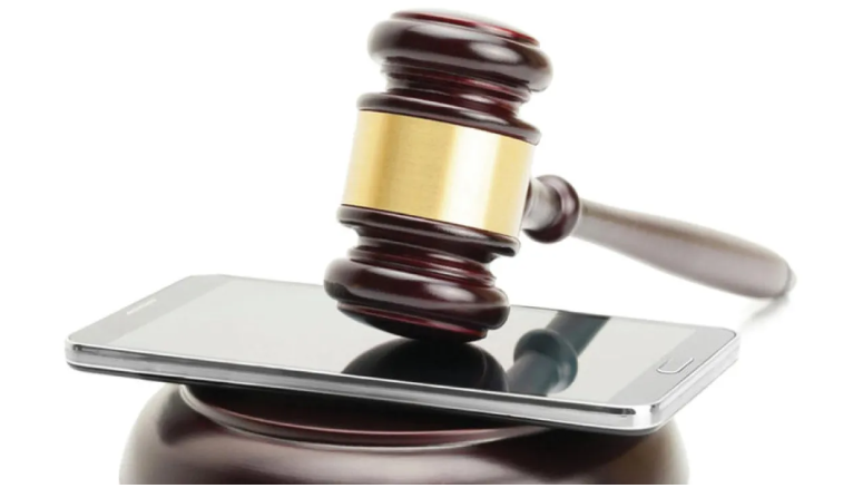 الامارات  ..  رسائل «واتس أب» تقود وسيطاً عقارياً «وهمياً» إلى المحكمة