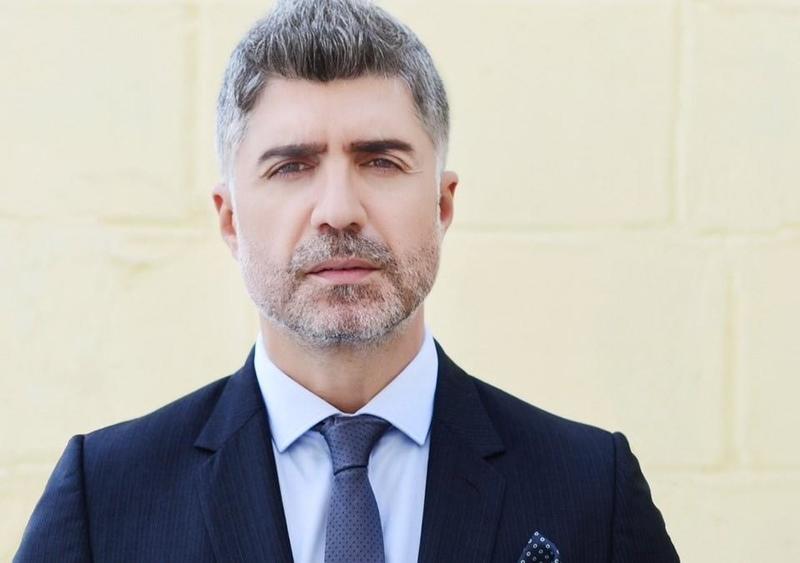 بالصور .. أوزجان دنيز يحدد موعداً نهائياً لزفافه من خطيبته الحامل