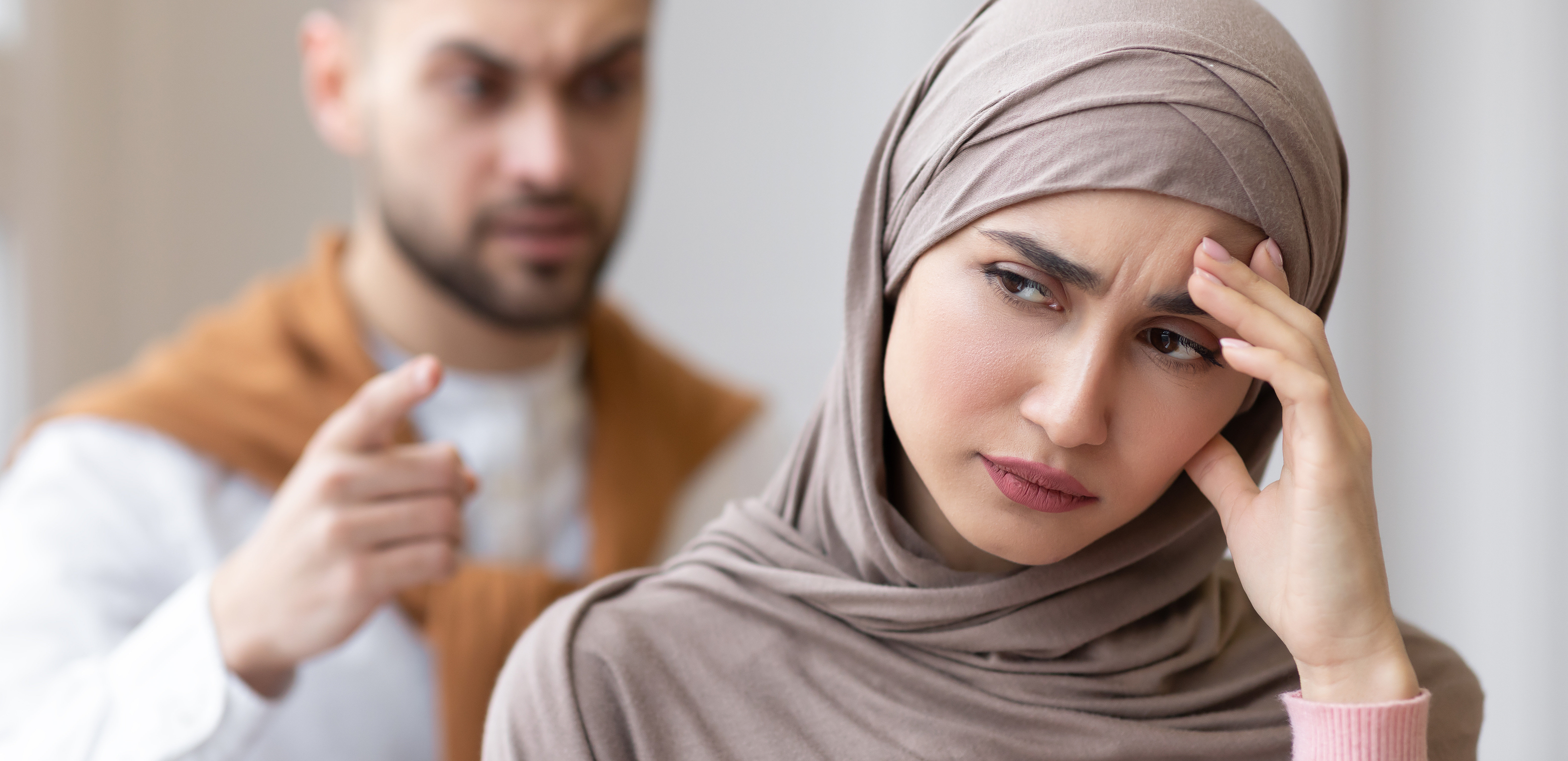 زوجي يهددني بالطلاق كلما غضب فماذا أفعل؟