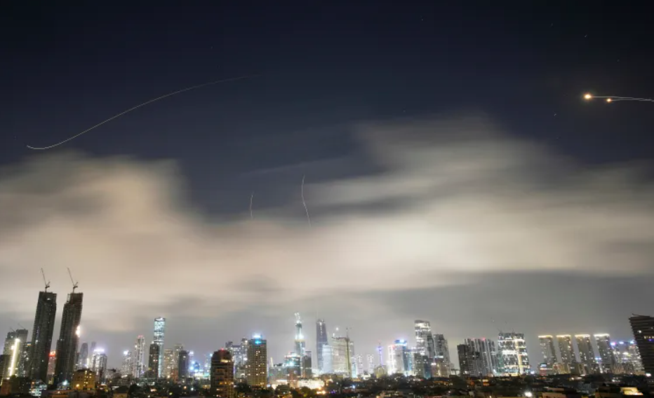 الجبهة الداخلية "الإسرائيلية": إطلاق صفارات الإنذار بإيلات بعد رصد صواريخ إيرانية