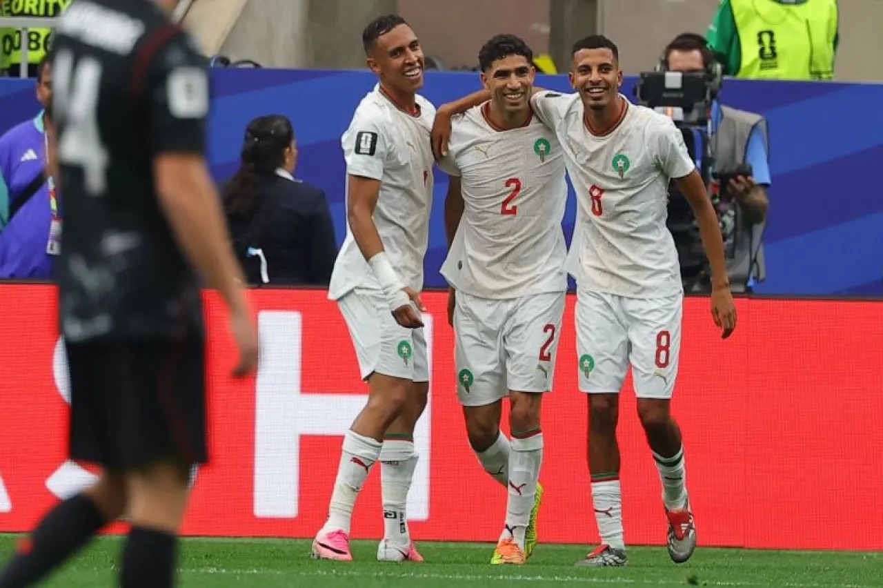 لتعويض إصابة دي يونغ  ..  برشلونة يستهدف ضم نجم المغرب