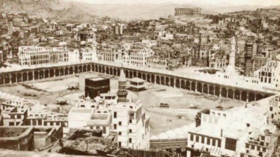عندما احتل جهيمان الحرم المكي لخمسة عشر يوما وأعلن ظهور المهدي المنتظر سنة 1979