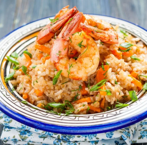 طريقة صنع أرز بالروبيان وصلصة الطماطم